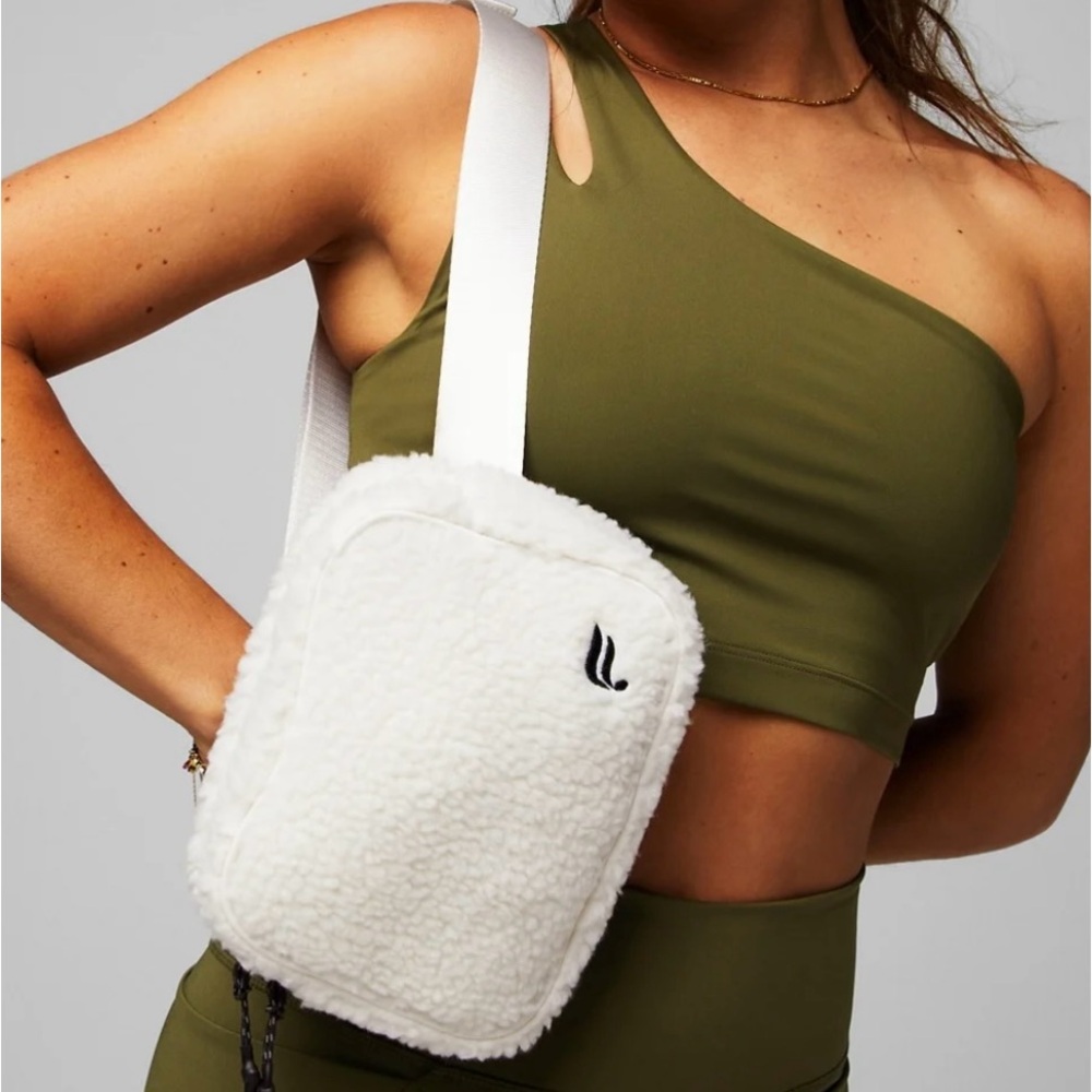 Fabletics teddy waist bag in bone
